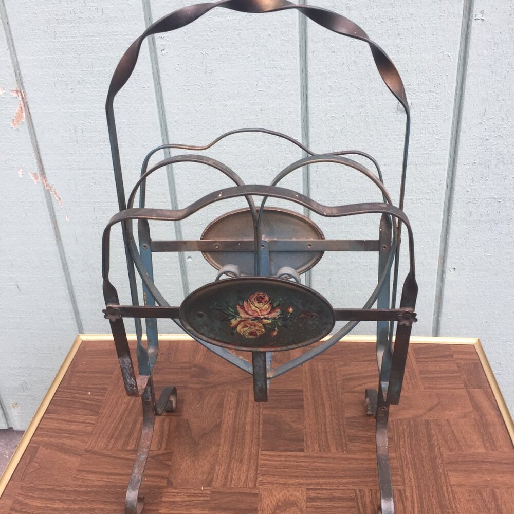 Vintage Wrought Iron Magazine Stand/Rack Heart Design 20" tall Shabby Chic Desig - Picture 4 of 8